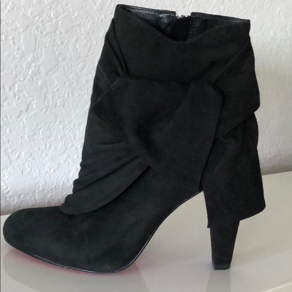 Chic Bebe black suede boots!